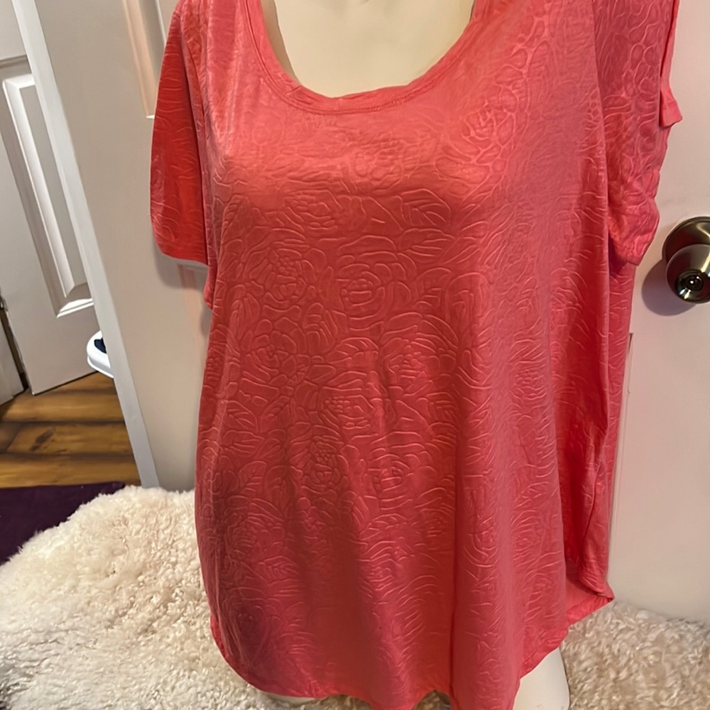 Coral tshirt